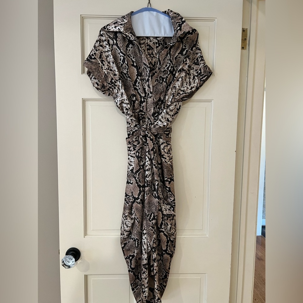 DO+BE. Animal print dress